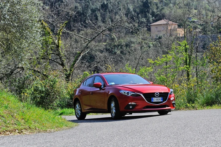 Mazda3 1,5L Skyactiv-G vs Mazda3 2.2L Skyactiv-D: la prova su strada