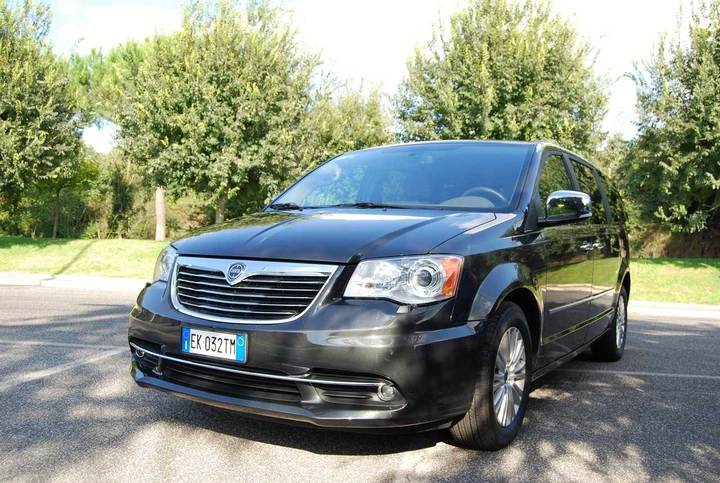 Lancia Voyager 2.8 Turbodiesel Platinum in prova