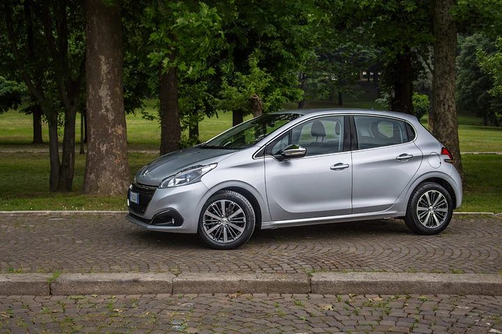 Peugeot 208 1.2 Allure EAT6: la prova su strada