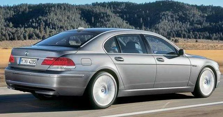 Bmw richiama oltre 300.000 auto nel mondo