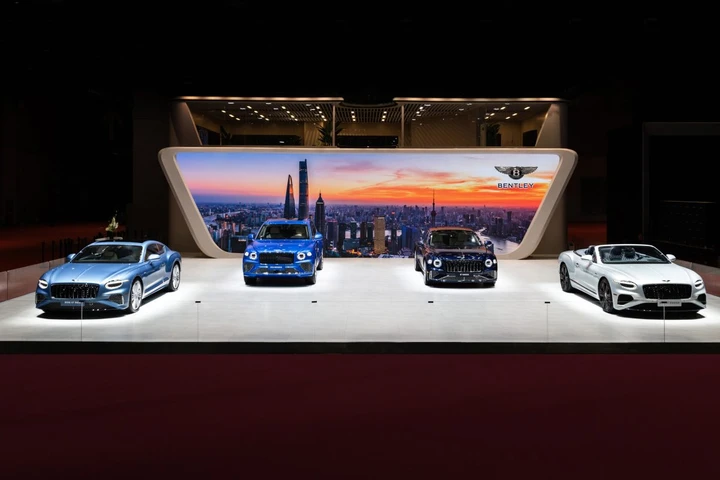 Bentley svela la gamma Azure ad Auto Shanghai 2025