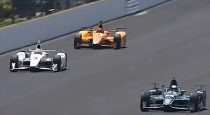 500 miglia, Fernando Alonso e il sorpasso clamoroso