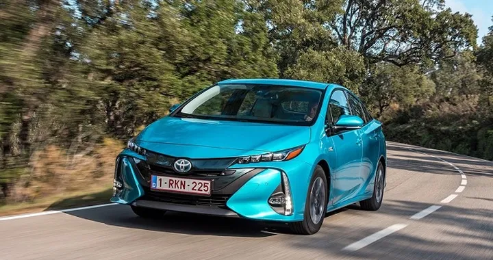 Rischio di incendio: Toyota richiama più di un milione di auto ibride