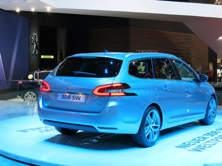 Peugeot 308 SW, live al Salone di Ginevra 2014