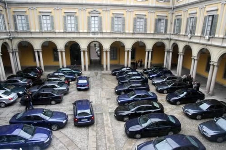 Auto blu: in futuro saranno a noleggio?