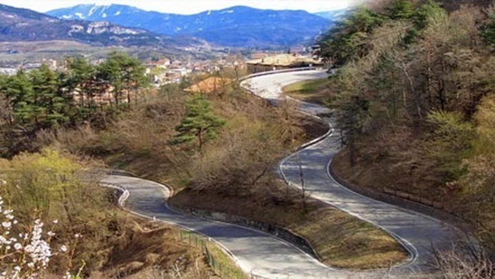 Cinque strade italiane imperdibili in auto… e non solo