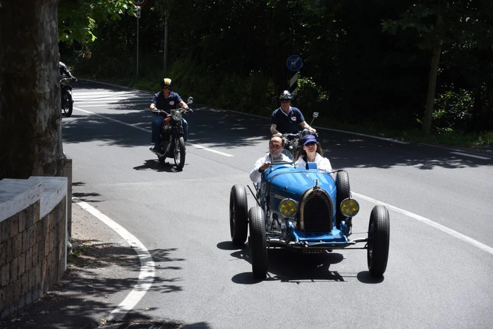 Una Bugatti Tipo 35 sullo storico tracciato del Reale Premio Roma