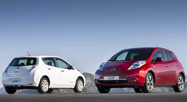 Nuovi allestimenti per la Nissan Leaf 2013