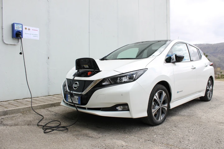 Nissan: accordo con l'Università dell'Aquila per la mobilità elettrica