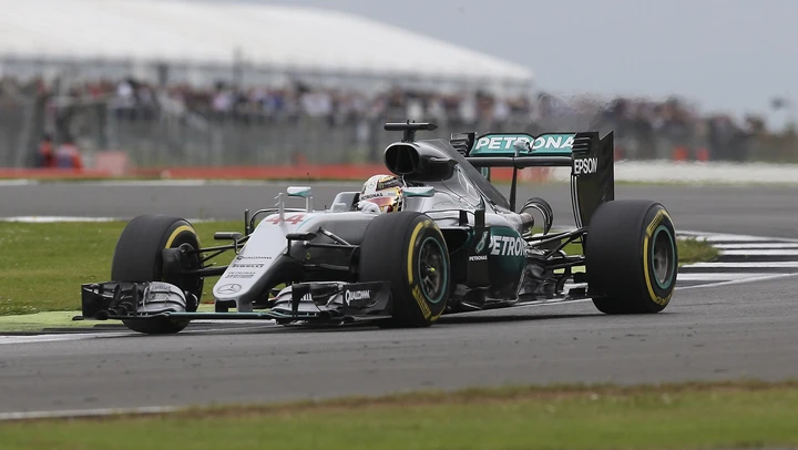 DIRETTA F1 GP DI SILVERSTONE: dietro Hamilton succede di tutto