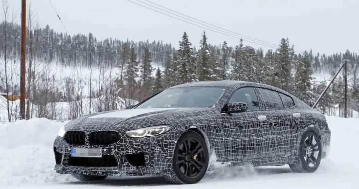 Bmw M8 Gran Coupé, spiata durante i test sulla neve