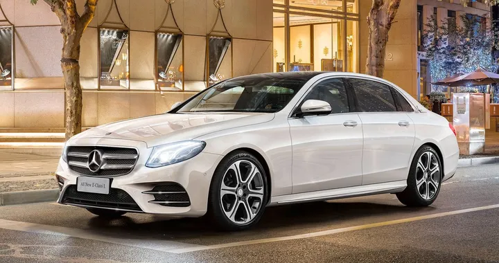 Mercedes Classe E L, la versione a passo lungo debutta a Pechino