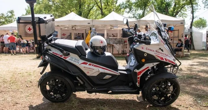 Qooder: il maxi scooter a quattro ruote al servizio della Croce Rossa