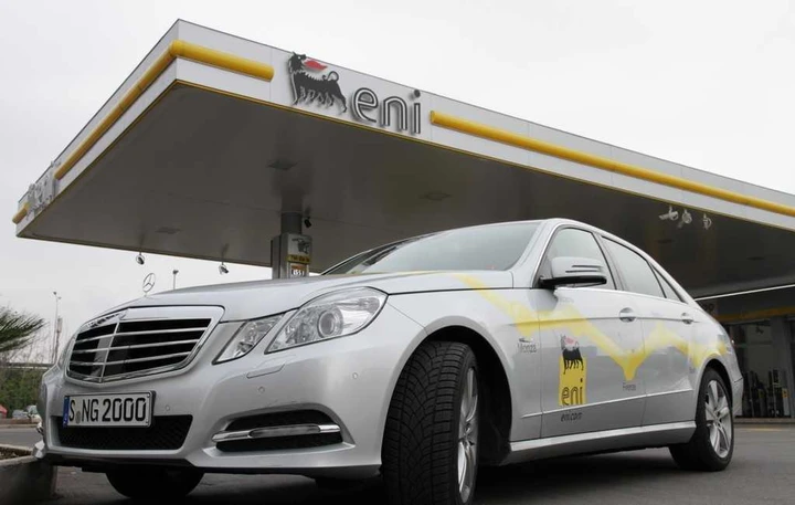 Giro d’Italia a metano con Eni e Mercedes