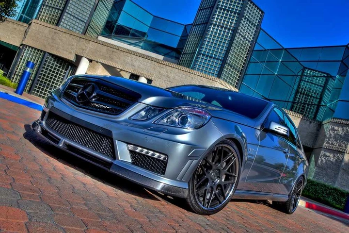 Mercedes E63 AMG Vorsteiner: cura estetica