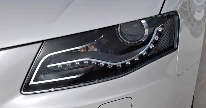 Fari adattivi auto: cosa sono, come funzionano e vantaggi