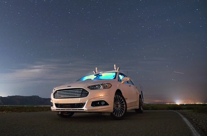 Ford sperimenta la guida autonoma al buio