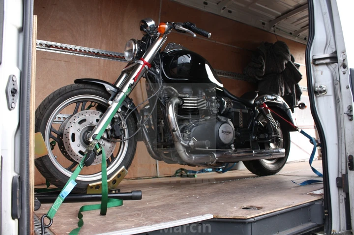 Come caricare la moto sul furgone: Tutorial
