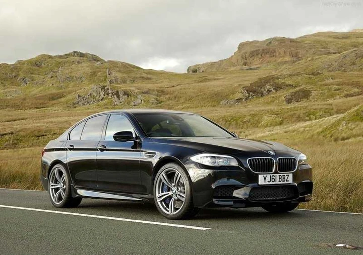 Bmw M550d: tre turbo per 381 CV e 700 Nm
