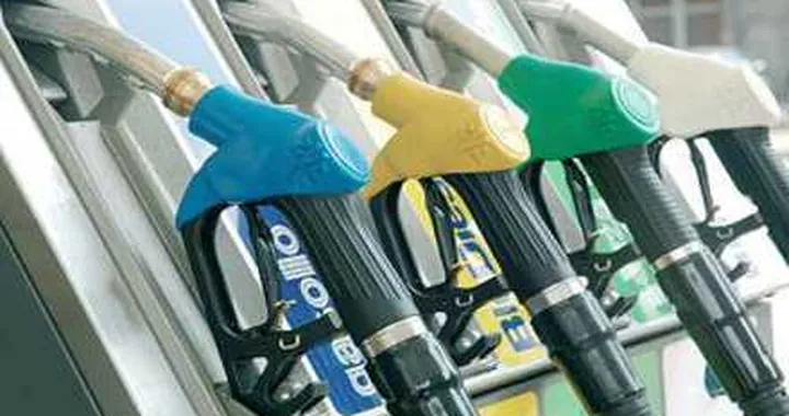 Carburanti, ancora rialzi: benzina a 1,571 euro/litro