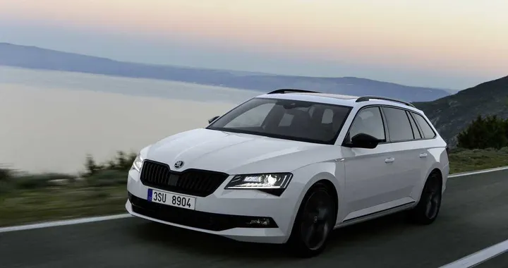 Skoda Superb: l’ammiraglia punta su sicurezza e guida autonoma