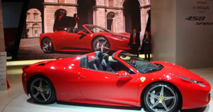 Ferrari 458 Spider: un’emozione da 226.800 euro