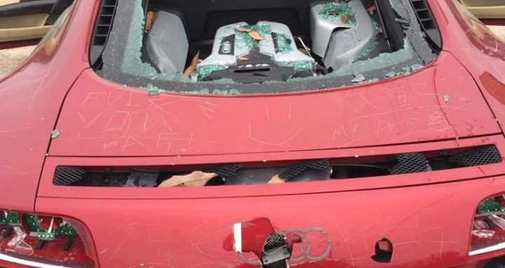 Lui la tradisce, lei gli distrugge l'Audi R8