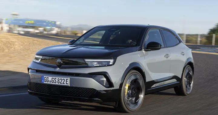 Opel Mokka GSe: la crossover elettrica con 281 CV