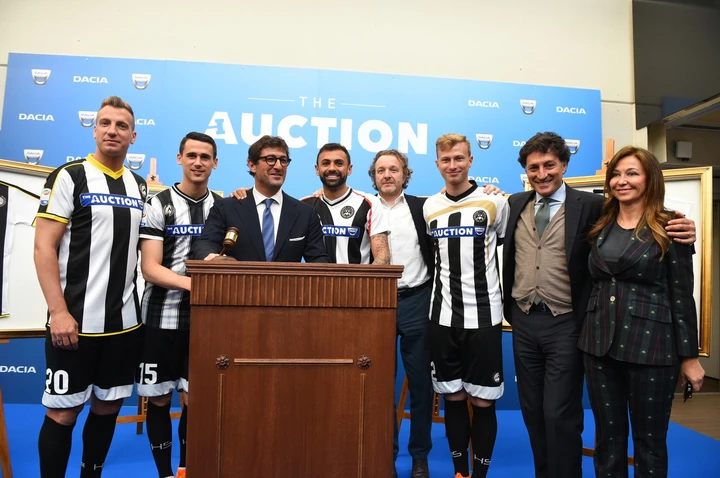 Dacia the Auction: 11 maglie all’asta per coronare altrettanti sogni