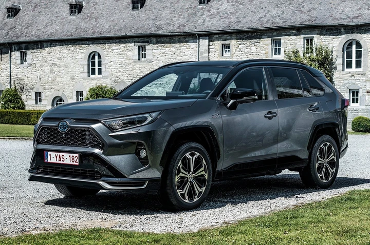 Le migliori auto Plug-in Hybrid del 2022_ Toyota RAV4