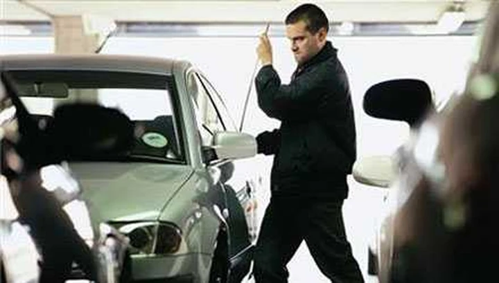 Per rubare un’auto basta un computer portatile