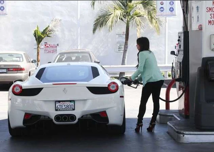 Le star di Hollywood alle prese con il self-service