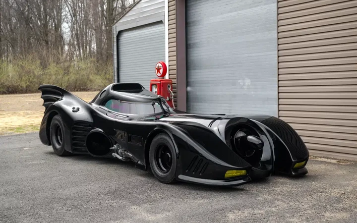 La Batmobile di Tim Burton è in vendita: può circolare su strada