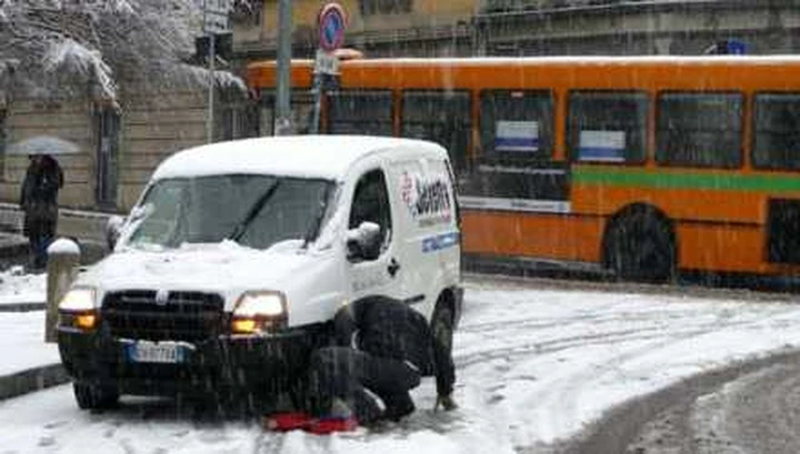 In caso di neve, sicuri con catene o gomme invernali