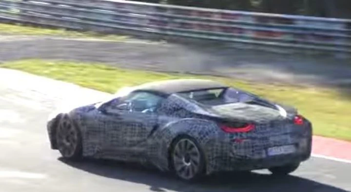 BMW i8 Spyder, il test al Nurburgring