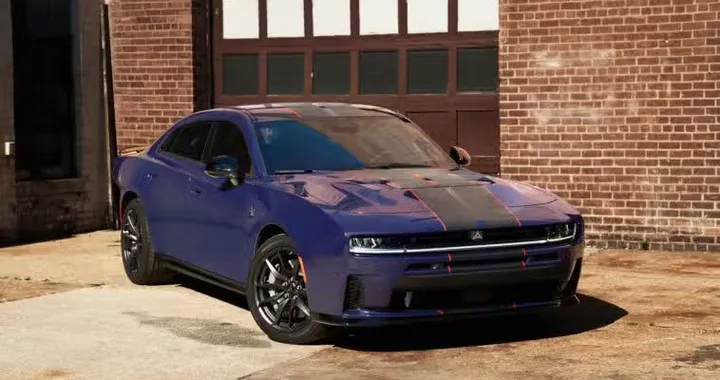 Dodge Charger festeggia 60 anni con Purple Haze: arriva la nuova tinta esclusiva