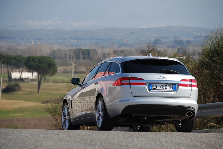 Jaguar XF 2.2 D 163 CV Sportbrake in prova