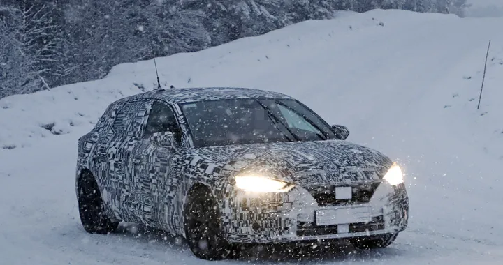 Nuova Seat Leon: le foto spia sulla neve