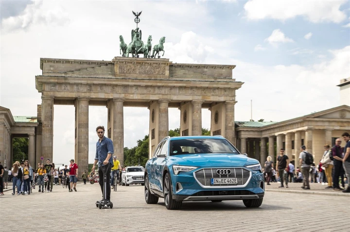 Audi e-tron Scooter: immagini ufficiali