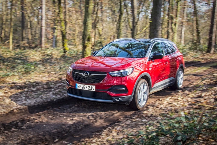 Opel Grandland X premiata con l'Off Road Award