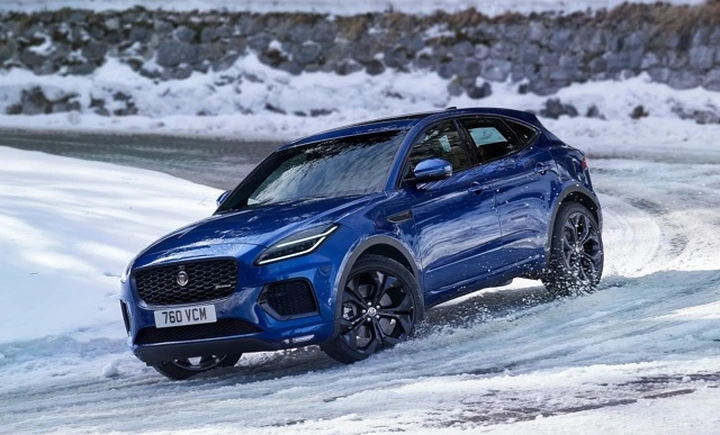 Jaguar E-Pace 2021: dotazioni e versioni ibride