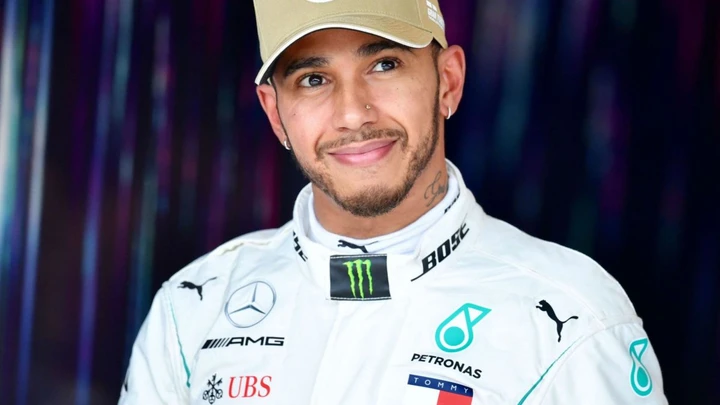 Formula 1: Hamilton rimanda il rinnovo e prende quota l’ipotesi Ferrari