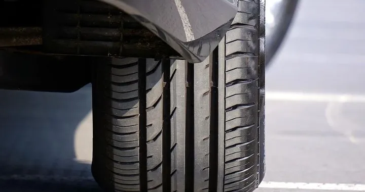 Gomme invernali in estate: si possono usare? Le sanzioni