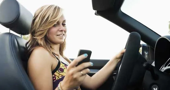 In arrivo nuove misure contro gli sms alla guida
