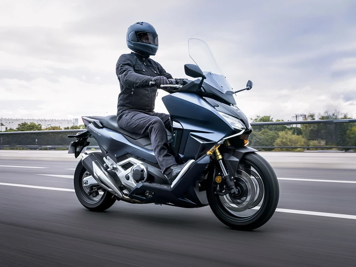 Nuovi Honda Forza 125, 350 e 750: immagini ufficiali