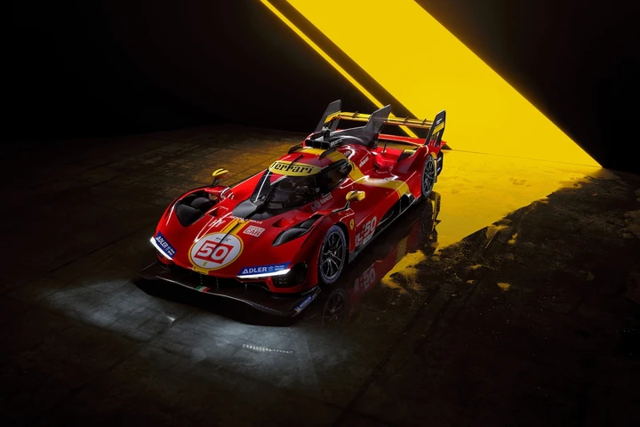 Ferrari 499P: le immagini ufficiali