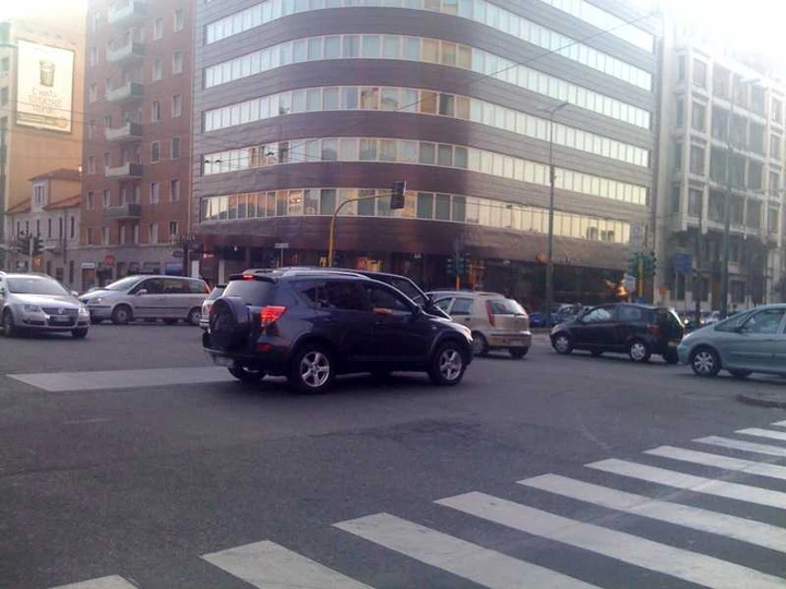 Milano, con meno auto ci si muove meglio