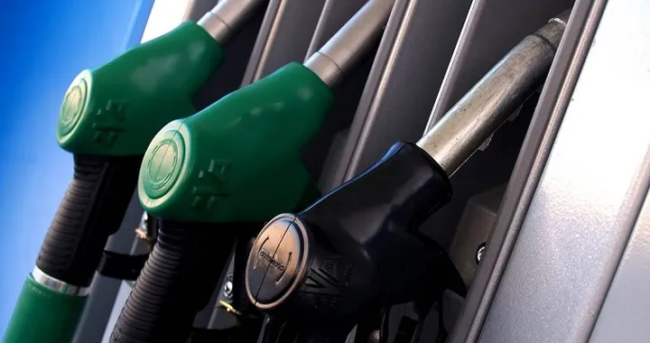 Prezzo carburanti marzo 2020: perché benzina e diesel costano meno