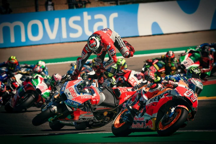 MotoGP: Lorenzo apre la polemica con Marquez