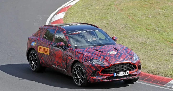 Aston Martin DBX: le foto spia dal Nurburgring